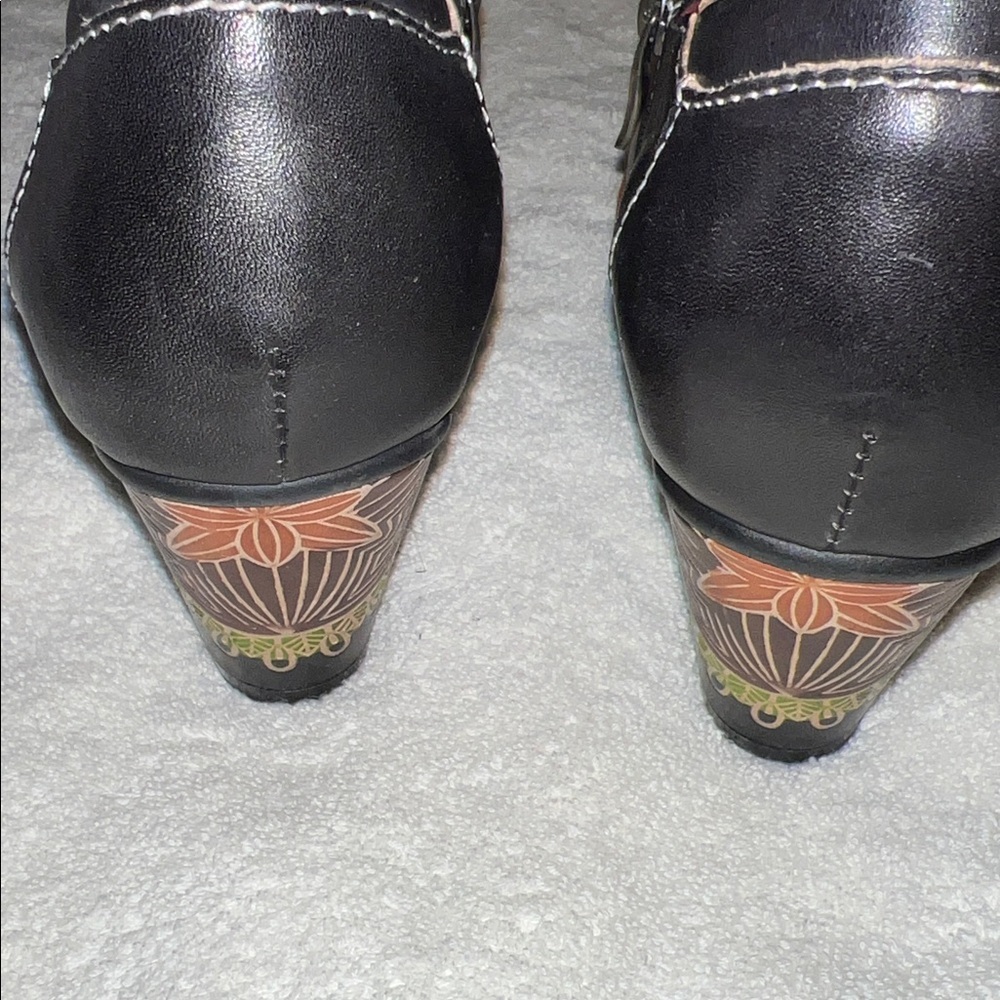 L'ATISTE Black Leather Spring Step ankle leather Booties - Picture 3 of 4